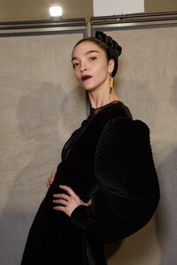 backstage-defile-fendi-automne-hiver-2020-2021-milan-coulisses-218.thumb.jpg.a6052c4246e925df102ccc53c6831d0b.jpg