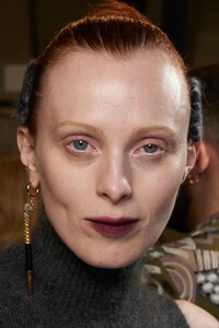 backstage-defile-fendi-automne-hiver-2020-2021-milan-coulisses-29.thumb.jpg.51944ebeb14ab53472fa2088c9a5f952.jpg