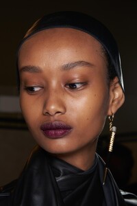 backstage-defile-fendi-automne-hiver-2020-2021-milan-coulisses-44.thumb.jpg.fe49d09859f3af9ddf669395427bb43e.jpg