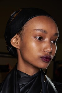 backstage-defile-fendi-automne-hiver-2020-2021-milan-coulisses-45.thumb.jpg.e9a840e2de10f43fd096e8b2809dc197.jpg