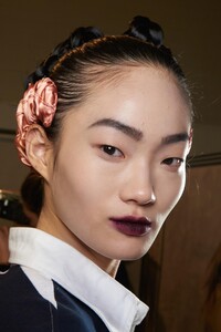 backstage-defile-fendi-automne-hiver-2020-2021-milan-coulisses-5.thumb.jpg.e2778a1608487e141f81e606f1730d08.jpg