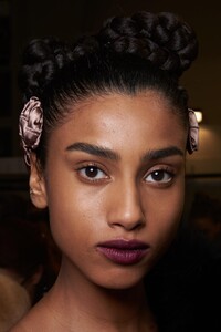 backstage-defile-fendi-automne-hiver-2020-2021-milan-coulisses-50.thumb.jpg.6950e51befd932ddfda8f056fa046b90.jpg