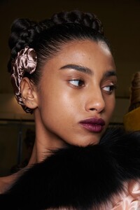 backstage-defile-fendi-automne-hiver-2020-2021-milan-coulisses-53.thumb.jpg.a9430bce0c10c8cbcc672521d0599a14.jpg