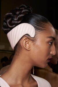 backstage-defile-fendi-automne-hiver-2020-2021-milan-coulisses-58.thumb.jpg.ec17d8b29db20782e2c4e817d35f5bb2.jpg