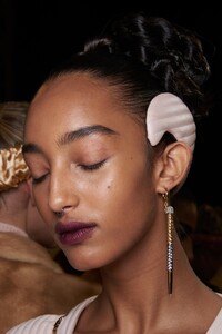 backstage-defile-fendi-automne-hiver-2020-2021-milan-coulisses-61.thumb.jpg.7a7e2b88e84df6bf5f08618fbbd1de4f.jpg