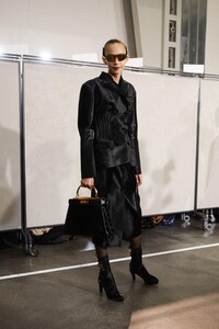 backstage-defile-fendi-automne-hiver-2020-2021-milan-coulisses-79.thumb.jpg.92b05f84fc93b26eb70bb2bd69658fbe.jpg