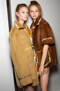 backstage-defile-fendi-printemps-ete-2020-milan-coulisses-136.thumb.jpg.f0730ca75828da278efbd30bd6881939.jpg