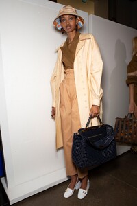 backstage-defile-fendi-printemps-ete-2020-milan-coulisses-146.thumb.jpg.4edf019b4f63ceab30e392aa88f6e59e.jpg