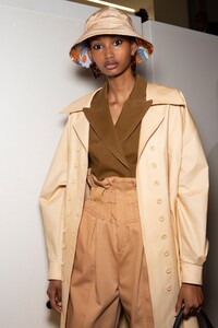 backstage-defile-fendi-printemps-ete-2020-milan-coulisses-147.thumb.jpg.c84aa95e2fa3ee9ed96a8066154668bd.jpg