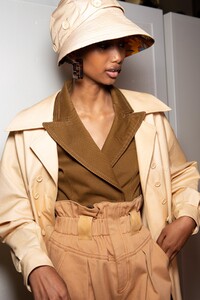 backstage-defile-fendi-printemps-ete-2020-milan-coulisses-148.thumb.jpg.69fec8f264f9d805139dd6beb522648a.jpg