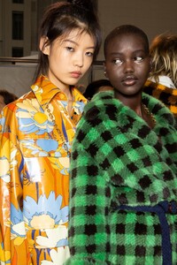 backstage-defile-fendi-printemps-ete-2020-milan-coulisses-187.thumb.jpg.87b3a4296cb3457f77813e3955d7ba9f.jpg