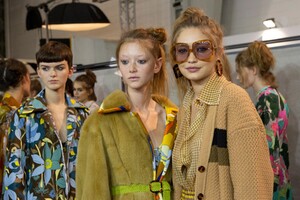 backstage-defile-fendi-printemps-ete-2020-milan-coulisses-212.thumb.jpg.c1408fccf4dc271880d7a244b230bb52.jpg