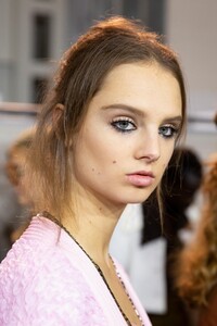 backstage-defile-fendi-printemps-ete-2020-milan-coulisses-70.thumb.jpg.875ab7c2fe486e470591206b5c44ae29.jpg