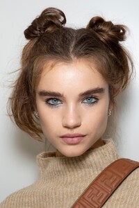 backstage-defile-fendi-printemps-ete-2020-milan-coulisses-94.thumb.jpg.f32a9424b20c5b60142b4bf43f3a6fad.jpg
