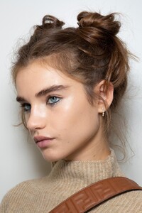 backstage-defile-fendi-printemps-ete-2020-milan-coulisses-95.thumb.jpg.a05dd66bb53d1cd583d9cf47d50679f7.jpg