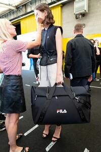 backstage-defile-fila-printemps-ete-2020-milan-coulisses-13.thumb.jpg.7ef4318212583622bc1cccbda26685cc.jpg