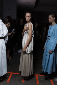 backstage-defile-gabriela-hearst-printemps-ete-2020-new-york-coulisses-143.thumb.jpg.599d4bf6b3861eb7d238108460e22938.jpg