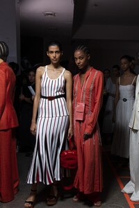 backstage-defile-gabriela-hearst-printemps-ete-2020-new-york-coulisses-144.thumb.jpg.6e17c8a4bf44946167100af6e8684bea.jpg