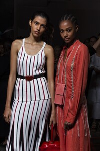 backstage-defile-gabriela-hearst-printemps-ete-2020-new-york-coulisses-145.thumb.jpg.64a080210f1d6106b69329e8bbe91d57.jpg