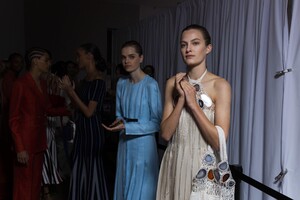 backstage-defile-gabriela-hearst-printemps-ete-2020-new-york-coulisses-147.thumb.jpg.015ac4033e22498cf950b144da01ac59.jpg