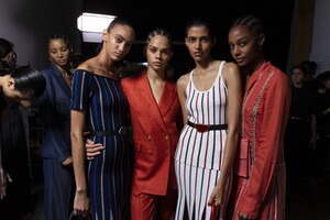 backstage-defile-gabriela-hearst-printemps-ete-2020-new-york-coulisses-97.thumb.jpg.69627e9113bd5b75cd87096a0262dde5.jpg