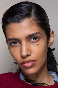 backstage-defile-gabriele-colangelo-automne-hiver-2020-2021-milan-coulisses-11.thumb.jpg.181e037b3f1527086fababd5b00d8177.jpg