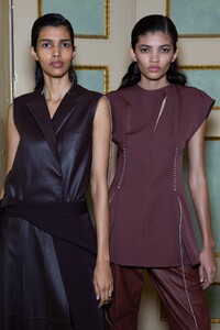 backstage-defile-gabriele-colangelo-automne-hiver-2020-2021-milan-coulisses-112.thumb.jpg.df98fd48b42788a75e0c915742608f5d.jpg
