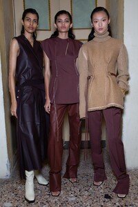 backstage-defile-gabriele-colangelo-automne-hiver-2020-2021-milan-coulisses-113.thumb.jpg.e8cbc0ec9d53eebcd1d9cbc780a5d39f.jpg