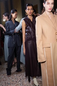 backstage-defile-gabriele-colangelo-automne-hiver-2020-2021-milan-coulisses-138.thumb.jpg.d0e029a9eb2dad91f3ad758e691c36ad.jpg