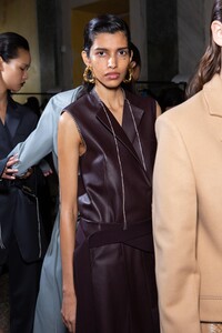 backstage-defile-gabriele-colangelo-automne-hiver-2020-2021-milan-coulisses-139.thumb.jpg.4393ea623047273b1c6ab4405d2cc325.jpg