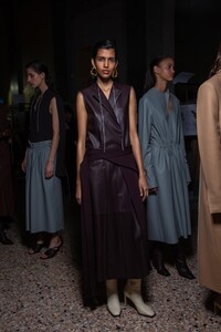 backstage-defile-gabriele-colangelo-automne-hiver-2020-2021-milan-coulisses-89.thumb.jpg.caa33a582cdadb03d07cc7fa3a7bba6a.jpg