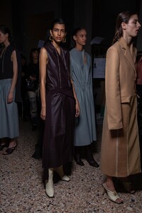 backstage-defile-gabriele-colangelo-automne-hiver-2020-2021-milan-coulisses-90.thumb.jpg.5a02281a62ea2aff84e5cb96fffe513d.jpg