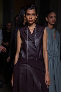 backstage-defile-gabriele-colangelo-automne-hiver-2020-2021-milan-coulisses-91.thumb.jpg.11c7583b79cef27ac6aebaaf1c960f04.jpg