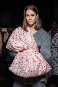 backstage-defile-genny-automne-hiver-2020-2021-milan-coulisses-117.thumb.jpg.b281394288070660b3392cff16c3fd40.jpg