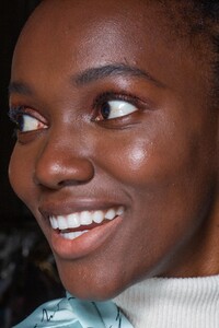 backstage-defile-genny-automne-hiver-2020-2021-milan-coulisses-13.thumb.jpg.61d13d150c7eea7d5fb8bb7d5e5dd82f.jpg