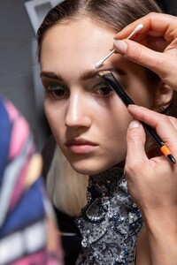 backstage-defile-genny-automne-hiver-2020-2021-milan-coulisses-151.thumb.jpg.6be007d484e62be3b5217a18e3b5d24c.jpg