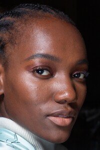 backstage-defile-genny-automne-hiver-2020-2021-milan-coulisses-18.thumb.jpg.e8f2fab065ccbba2af5b25418fb898f6.jpg