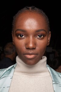 backstage-defile-genny-automne-hiver-2020-2021-milan-coulisses-183.thumb.jpg.f6239685127a469dc1847db0b014ae05.jpg