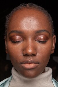backstage-defile-genny-automne-hiver-2020-2021-milan-coulisses-184.thumb.jpg.e5b58fb082cc0393218ebc1cb23feb36.jpg