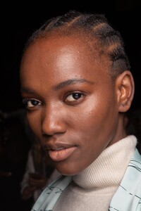 backstage-defile-genny-automne-hiver-2020-2021-milan-coulisses-185.thumb.jpg.f497d64afd7b9b9fa85ed87fdedec7de.jpg