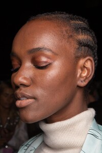 backstage-defile-genny-automne-hiver-2020-2021-milan-coulisses-186.thumb.jpg.0c1af91f89a9d51da265ff6cfc617c58.jpg