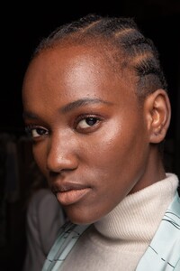 backstage-defile-genny-automne-hiver-2020-2021-milan-coulisses-188.thumb.jpg.b606498543732615633832de9b0120ba.jpg