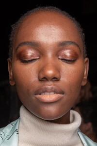 backstage-defile-genny-automne-hiver-2020-2021-milan-coulisses-189.thumb.jpg.1b597a20752f91b8c2edeb251fb93895.jpg