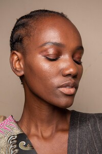 backstage-defile-genny-automne-hiver-2020-2021-milan-coulisses-266.thumb.jpg.c8b99232f1d1d34992ed00aa08e6ec64.jpg