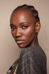 backstage-defile-genny-automne-hiver-2020-2021-milan-coulisses-267.thumb.jpg.fd7ab1a6eefca04d62d778acedab72d5.jpg