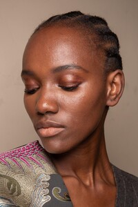 backstage-defile-genny-automne-hiver-2020-2021-milan-coulisses-268.thumb.jpg.d9e70206f76c0f2eb12407f40ed9e9bd.jpg