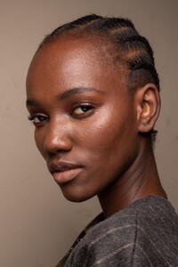 backstage-defile-genny-automne-hiver-2020-2021-milan-coulisses-271.thumb.jpg.69f52fb1a9f25c55f43e474a02ff1910.jpg