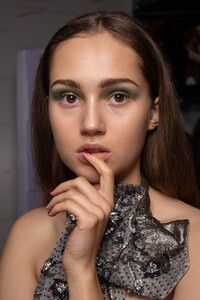 backstage-defile-genny-automne-hiver-2020-2021-milan-coulisses-283.thumb.jpg.d6c54460cb0c67fe61170feaaa23f726.jpg