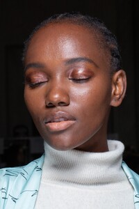 backstage-defile-genny-automne-hiver-2020-2021-milan-coulisses-32.thumb.jpg.f16d56991f031d3627f4db9fdf7031ba.jpg