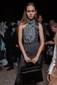 backstage-defile-genny-automne-hiver-2020-2021-milan-coulisses-91.thumb.jpg.1e129eb35244e5f4b33f9f79b7c3cb95.jpg